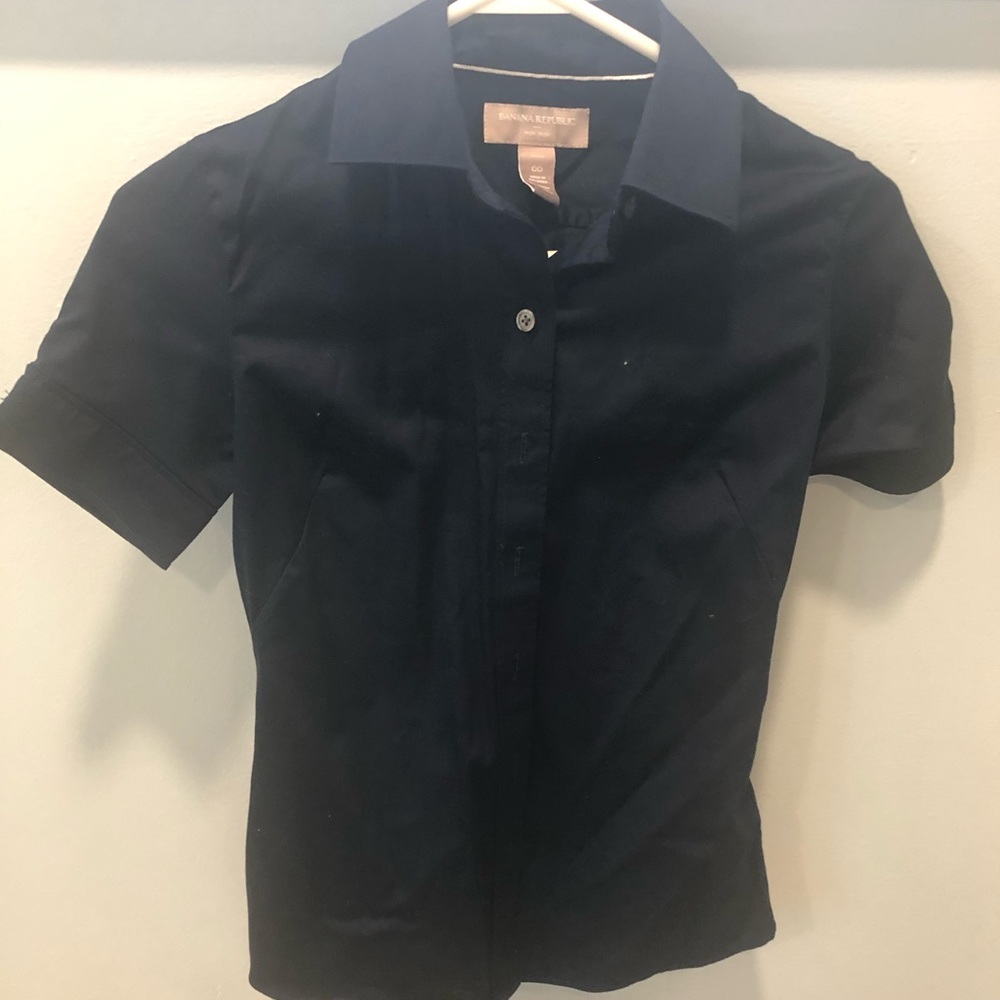 Button down short sleeve dress shirt